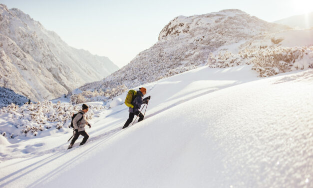 Tatry zimą. Jak się ubrać na zimowy trekking i co spakować do plecaka?
