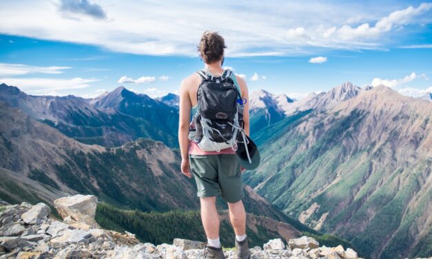 Jak mądrze spakować plecak na letnią, górską wycieczkę?