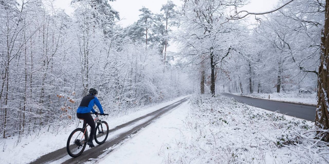 Jazda na rowerze zimą – jak się przygotować? Jak się ubrać?