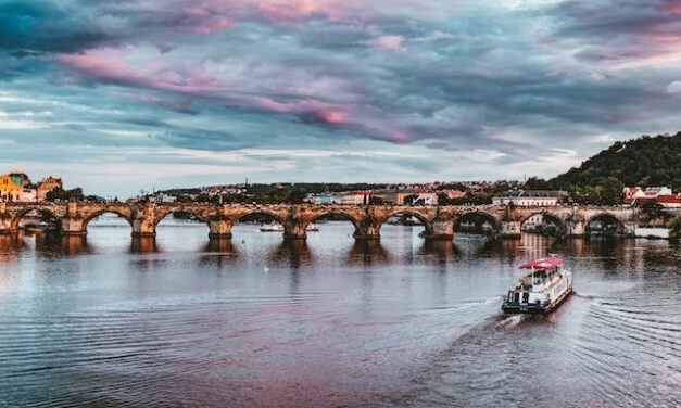 Poznaj miasto magii: Zwiedzanie czeskiej Pragi