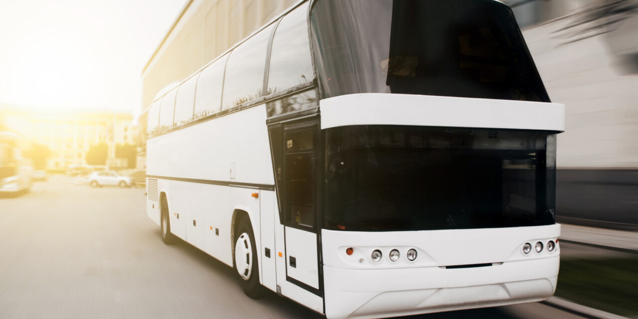 Jak działają busy z adresu pod adres? Odkryj wygodę podróżowania